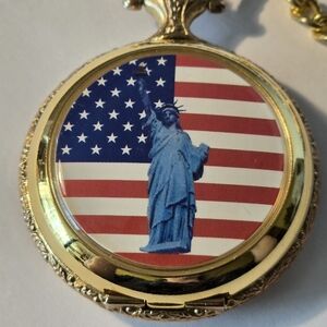 Statue of Liberty Pocket Watch Analog Amerian Flag Quartz Gold-Tone